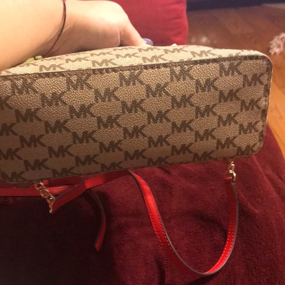 Michael Kors Large Cindy Dome Crossbody - Picture 4 of 7